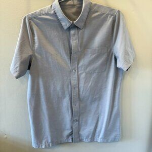 Vuori Bridge Short Sleeve Button Down Color Fog Size Small